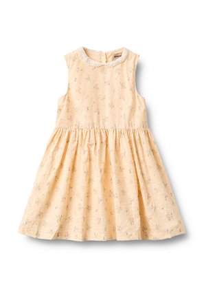 Robe sans manches couleur pêche pour tout-petit, avec un petit motif floral, un col en dentelle blanche, une taille froncée et une fermeture à boutons au dos.