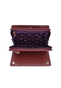 Bordeaux leren portemonnee met een ritssluiting, meerdere kaartsleuven en een paarse binnenkant met een bloemenpatroon. RFID-beschermingsfunctie zichtbaar.