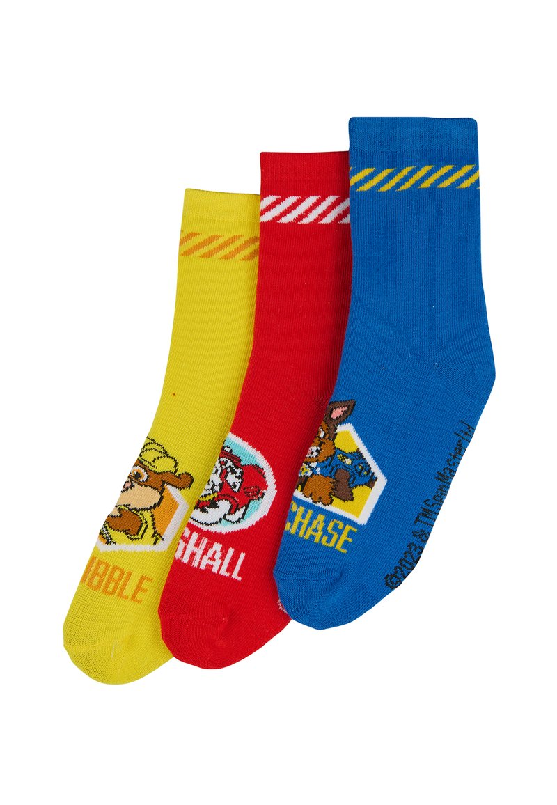 Tres pares de calcetines coloridos: amarillos con un personaje de perro, rojos con un diseño de insignia y azules con una figura de perro, todos con gráficos distintos.