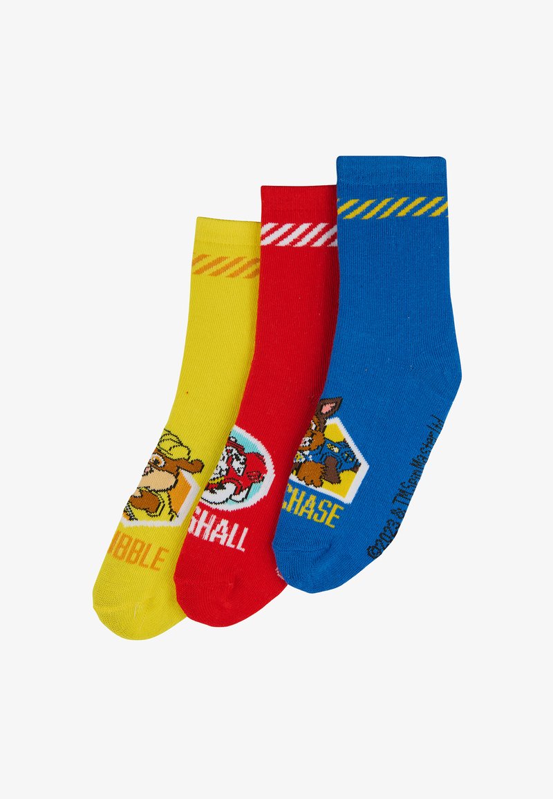 Tres pares de calcetines coloridos: amarillos con un personaje de perro, rojos con un diseño de insignia y azules con una figura de perro, todos con gráficos distintos.
