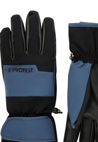 Černé a modré zimní rukavice s elastickými manžetami a texturovanými dlaněmi, se znakem "PROTEST" na zádech jedné rukavice.