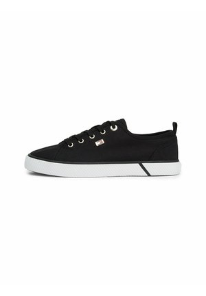 - Sneakersy niskie