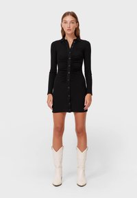 Stradivarius - MIT RAFFUNG - Pouzdrové šaty - black - 1