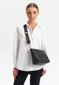 RYŁKO Borsa a tracolla - black