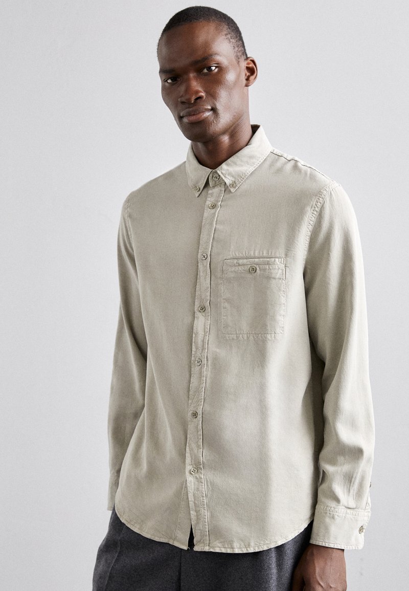 Filippa K - ZACHARY - Camisa - light sage, Ampliar