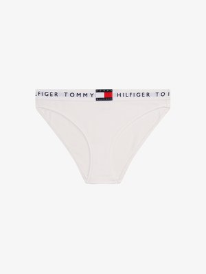 Vita bomulls-bikiniunderkläder med en märkt elastisk midjeband i marinblått, röd och vitt. Slät textur med standard passform.