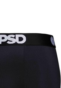 Crne bokserice s teksturiranim materijalom, elastičnom gumicom s bijelim "PSD" logotipom i glatkima bočnim panelima.