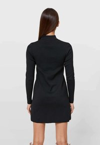 Stradivarius Strickkleid - black