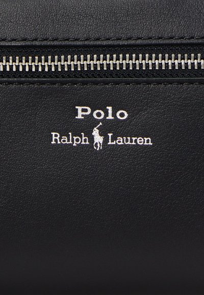 Portefeuille en cuir noir avec une surface texturée, doté d'une fermeture éclair en métal argenté et d'un logo en relief "Polo Ralph Lauren".