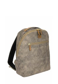 Sac à dos tissé brun avec des accents en cuir, fermeture à double zip et dos rembourré. Il présente une surface texturée et une forme légèrement arrondie.