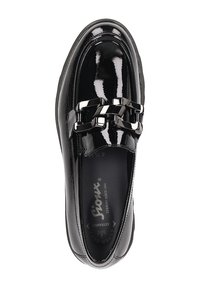 Schwarzer Lacklederloafer mit silberner Kettenverzierung über dem Rist, abgerundeter Zehenpartie und markiertem Innenlauf, der von der Oberansicht sichtbar ist.