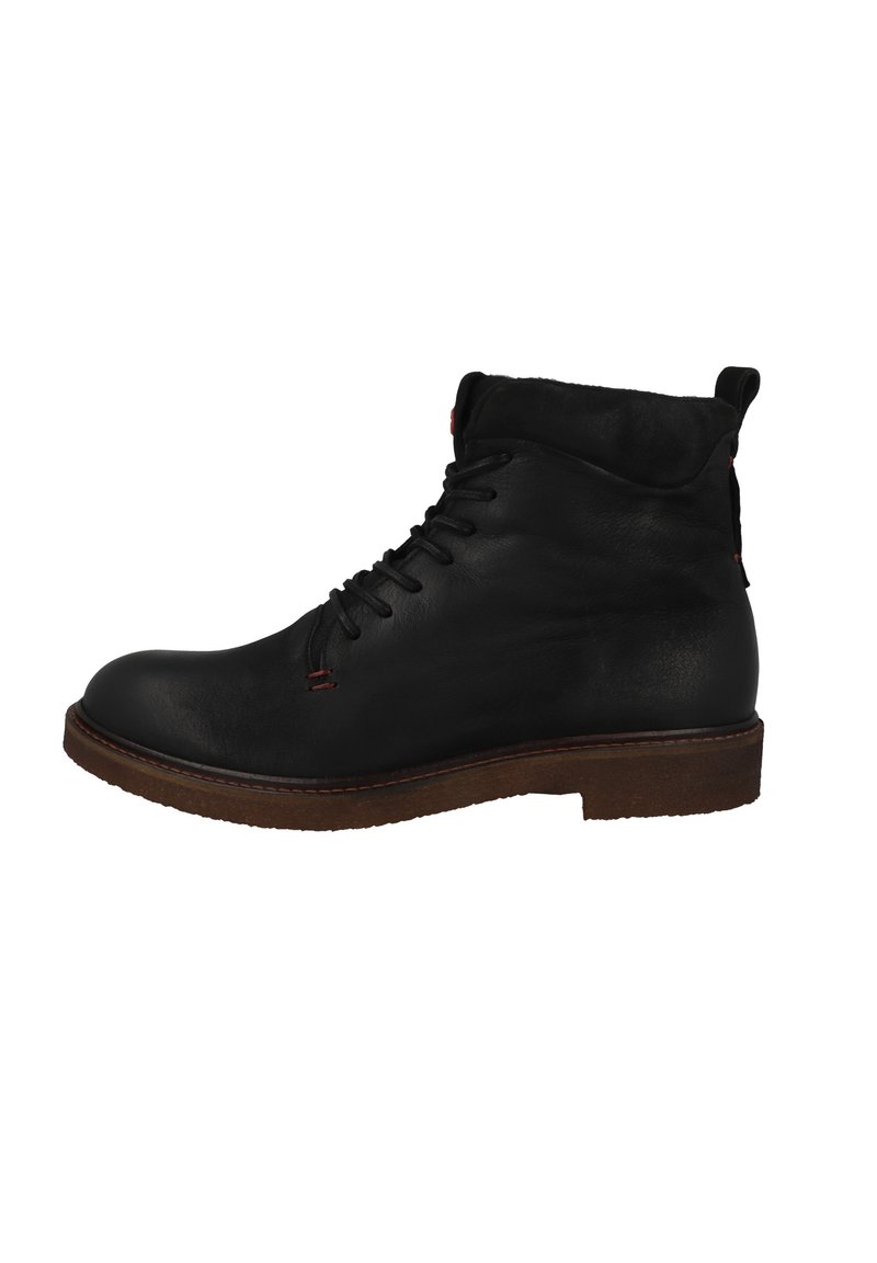 Botas de cuero negro hasta el tobillo con punta redonda, costuras de acentuación rojas y una suela marrón resistente. Presentan cordones y un cuello suave.