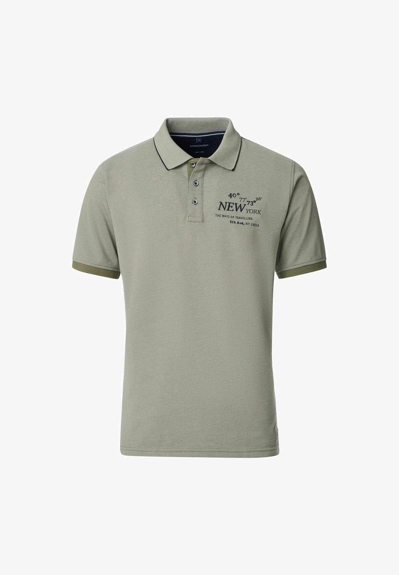 Khaki zielona koszulka polo wykonana z bawełny, z kołnierzykiem, zapięciem na dwa guziki i granatowymi akcentami. Na koszulce napis "NOWY JORK" z koordynatami.