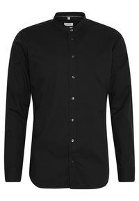 Czarna koszula z długim rękawem, kołnierzem typu mandarynka, zapinana na guziki z przodu, wykonana z gładkiego materiału. Ozdobiona srebrnymi guzikami przy listwie guzikowej.