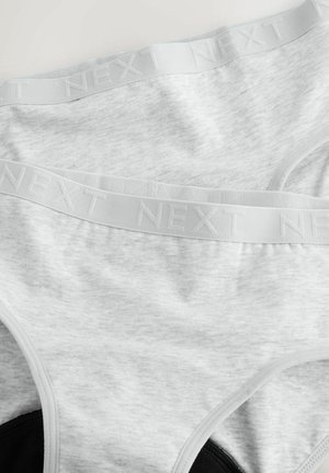 Chiloți din bumbac gri și negru, dotati cu un elastic moale la talie pe care se află logo-ul embossat "NEXT", cu textură netedă și design simplu.