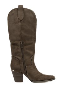 Bota vaquera de ante marrón con punta afilada, cremallera lateral y tacón apilado. Presenta costuras sutiles y una caña alta.