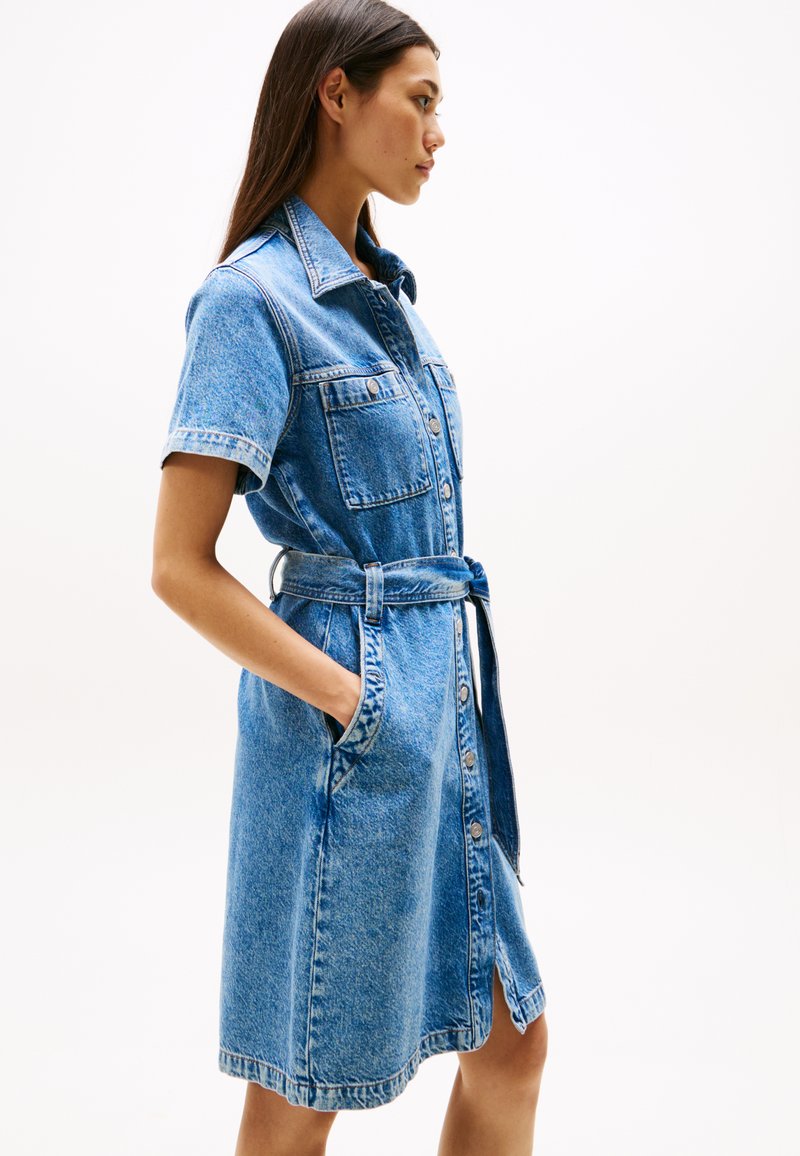 tommy hilfiger belted denim shirt dress Tommy Hilfiger KNEE BELTED DRESS - Denim dress - ali/blue denim