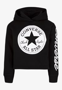 Sudadera con capucha negra con un gran logo blanco de Converse All Star en el frente y la palabra "Converse" en blanco con letra cursiva en la manga derecha.