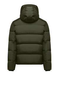 Giacca puffer verde oliva con cappuccio, caratterizzata da sezioni trapuntate orizzontali e polsini elasticizzati. Tessuto morbido e liscio con dettagli minimi.