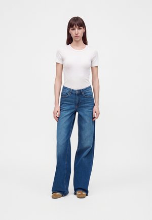 Vero Moda Tall, VMSANDIE WIDE - Jeans Relaxed Fit - medium blue denim