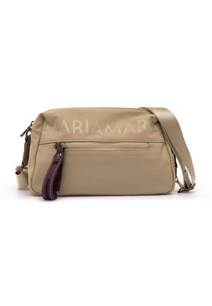 Bolso bandolera beige con correa ajustable, bolsillo frontal con cremallera y marca "MARIAMARE" en la parte superior.