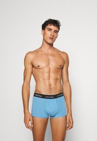 Calvin Klein Underwear LOW RISE TRUNK STRETCH 3 PACK - Cuecas boxer - dark green/light blue