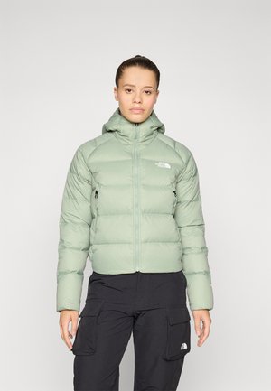 Lichtgroene, gewatteerde pufferjack met capuchon en ritssluiting aan de voorkant, met diagonale stiksels, logo op de borst en zijzakken.