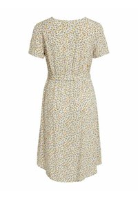 Robe à manches courtes, longueur genoux, taille cintrée, avec un petit motif floral dans des tons pastel doux sur fond clair.