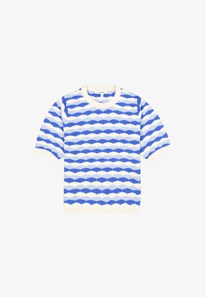 Pull à manches courtes en maille avec un motif de vagues dans différentes nuances de bleu et blanc, doté d'un col rond et de bords côtelés.