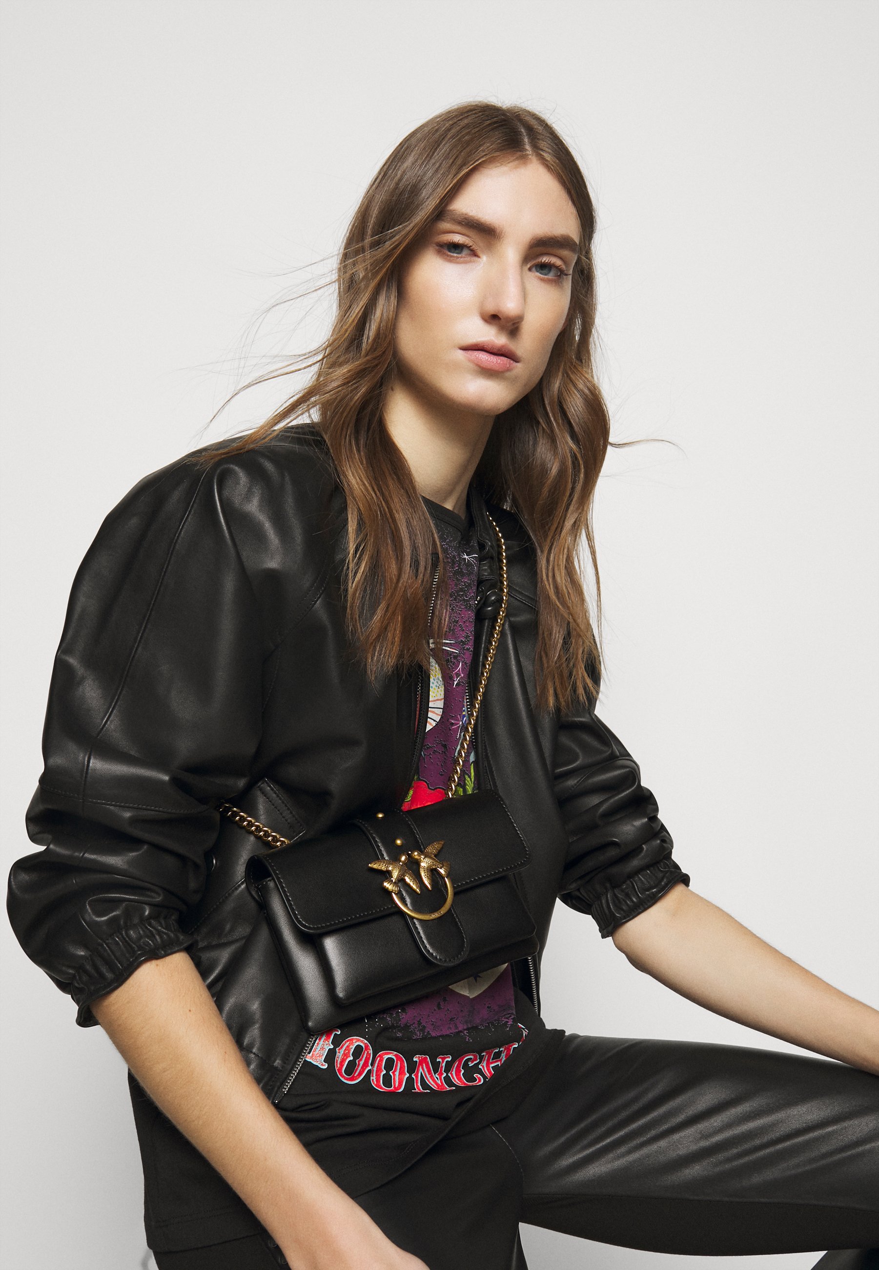 Pinko LOVE BABY SOFT SIMPLY Skulderveske blacksvart Pinko LOVE BABY SIMPLY SETA Skulderveske black Zalando.no