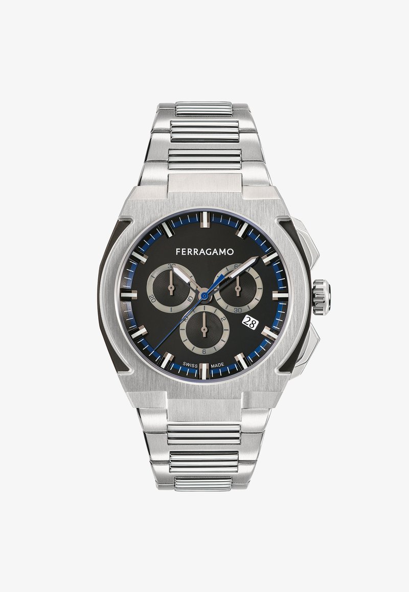 Reloj de acero inoxidable para hombre que cuenta con una esfera negra, acentos azules, tres subesferas, display de fecha y una pulsera de eslabones cepillados.