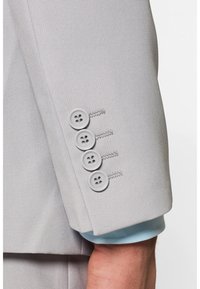 Nevybrané, medium grey