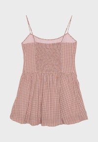 Robe sans manches à carreaux rose et orange avec corsage smocké et fines bretelles, jupe évasée, posée à plat sur fond blanc.