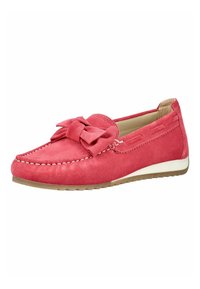 Korallenrosa Veloursleder-Slipper mit großer Schleife am Obermaterial, weißen Nähten und einer beigen Gummisohle mit Profil.