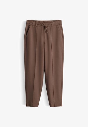 Pantalons bruns fuselés avec taille élastique, cordon de serrage, poches latérales, plis à l'avant, et petites fentes aux chevilles.
