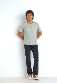 Pepe Jeans EGGO - Marškinėliai su spaudiniu - palm green