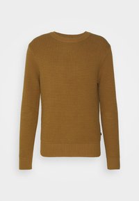 Pull marron à manches longues en maille avec un motif gaufré texturé, poignets, ourlet et col rond côtelés sur un fond uni.