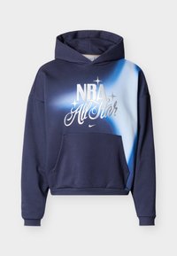 Μπλε σκούρο hoodie με μπλε και λευκό διαβαθμισμένο χρώμα, εμπρόσθια τσέπη-πορτοφόλι και ασημένια επιγραφή "NBA All Star" με αστέρια και το λογότυπο Nike swoosh.