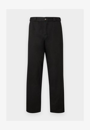 Pantalon noir droit avec fermeture par bouton et fermeture éclair, passants pour ceinture, sans motifs ni ornements visibles.