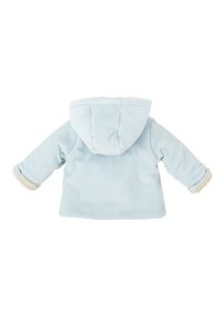 Chaqueta de forro polar azul claro con capucha, con puños rayados en crema. Textura suave, corte estándar, sin cierres ni adornos visibles.