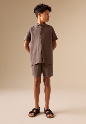 Next, REGULAR FIT - SHORT SLEEVE DOUBLE CLOTH TEXTURED SHIRT AND SHORTS SET  . - Short - chocolate brown