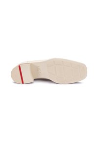 Sole in gomma beige con superficie texturizzata, dotata di tacco quadrato e una striscia rossa di accento. La suola presenta un motivo a griglia per garantire aderenza.