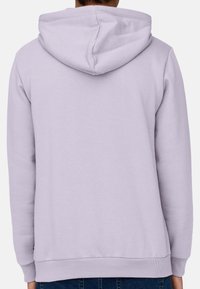 Licht lila hoodie met een trekkoordkap, lange mouwen en ribgebreide manchetten. Zachte stof met een gladde textuur, voorzien van een schone achterkant.