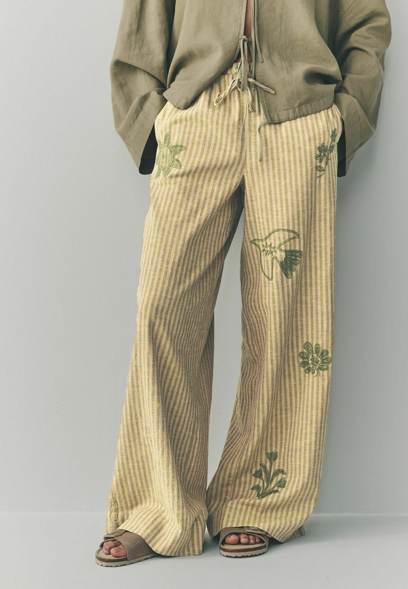 Next EMROIDERED  - Tygbyxor - sage green