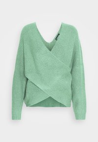 Pull en tricot vert à col en V profond, design cache-cœur, manches longues et motif texturé. Étiquette visible au niveau de l'encolure.