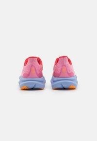 HOKA MACH 6 UNISEX - Väglöparskor - peony/cerise