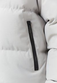 CLOSURE London - Kurtka zimowa