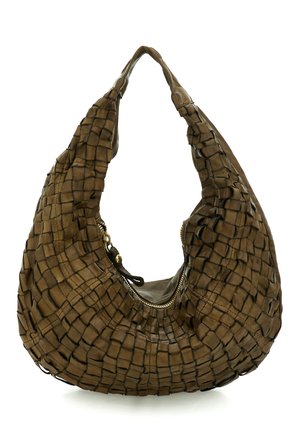 Borsa hobo in pelle marrone con motivo intrecciato, forma morbida e tracolla singola con dettagli di cerniera e tirazip in metallo visibili.
