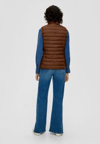 s.Oliver STEPP MIT REISSVERSCHLUSSTASCHEN - Weste - zimt