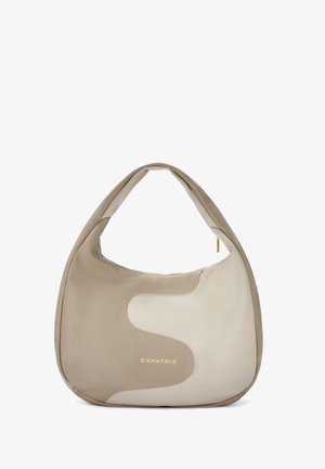 Borsa hobo in pelle beige con una superficie liscia, forma curva e scritte dorate. Design bicolore con dettagli a pannello a contrasto.